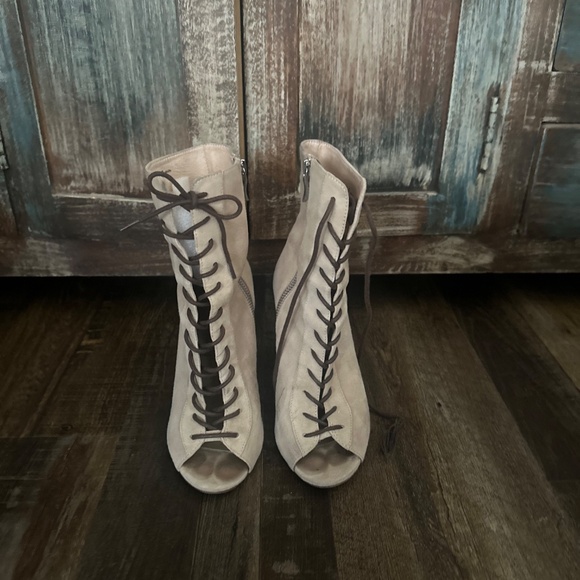 KRISTIN CAVALLARI CHINESE LAUNDRY LACE UP BOOT BOOTIE SZ 6 - Picture 3 of 4